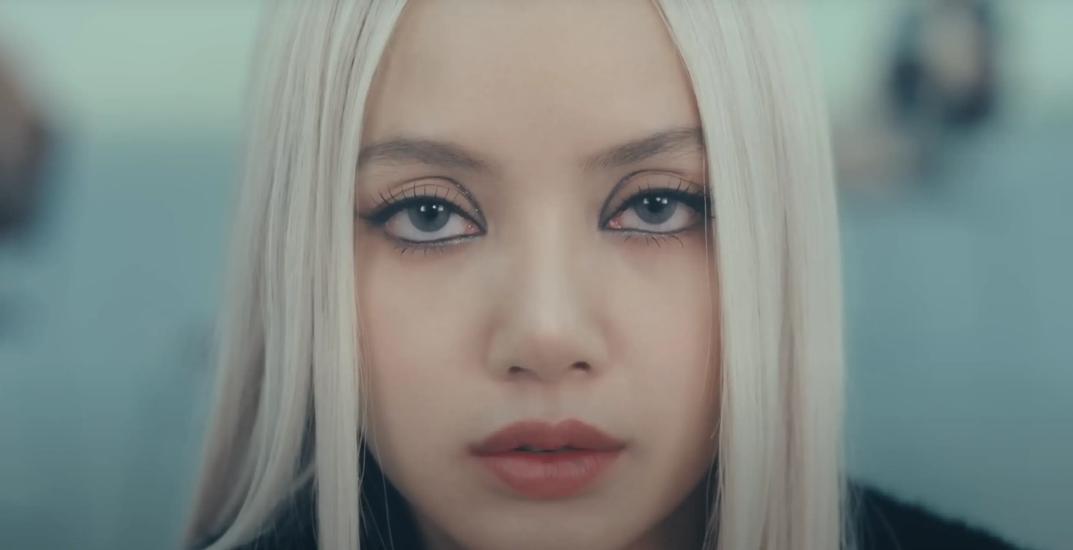 Lisa з BLACKPINK повернулася з новим синглом "New Woman" за участі Rosalía