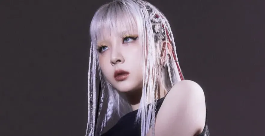 Jiwoo з KARD представляє нові треки з першого міні-альбому «(EX)IST»