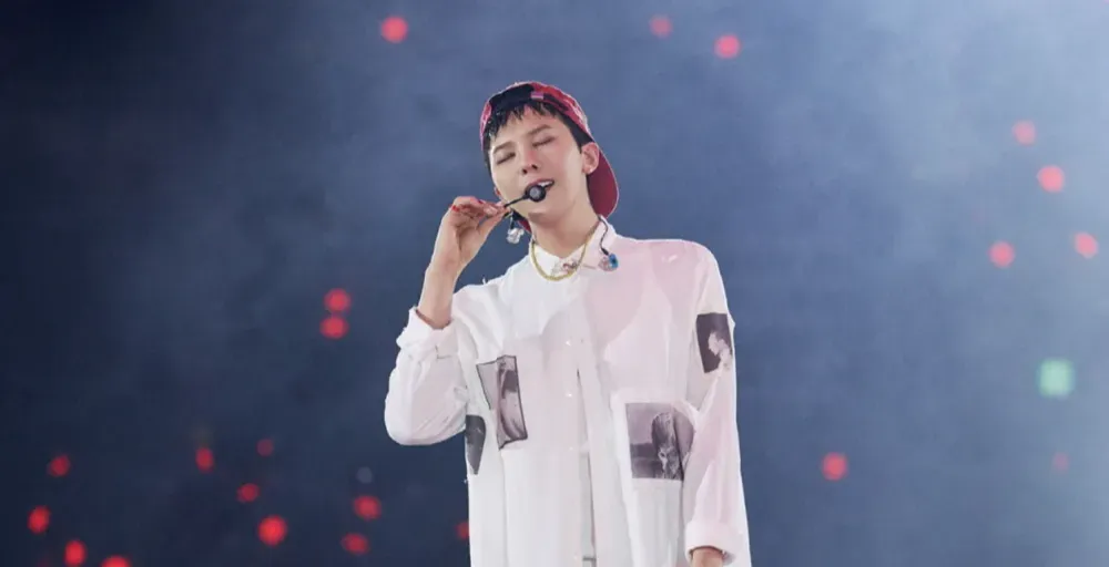 G-Dragon вперше провів сольну зустріч із фанатами, зібравши 40 000 осіб.