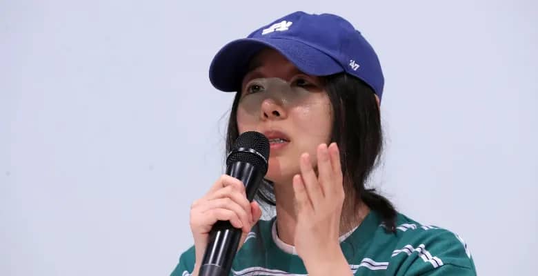 K-нетизени реагують на те, як британське медіа називає Min Hee-Jin «героїнею», що протистоїть патріархату на робочому місці в Кореї